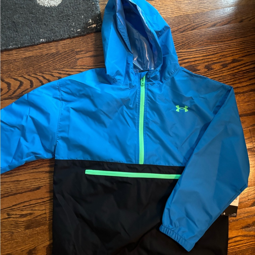Boys under armor brand windbreaker - 1/2 zip with front zip pouch. Size Lg